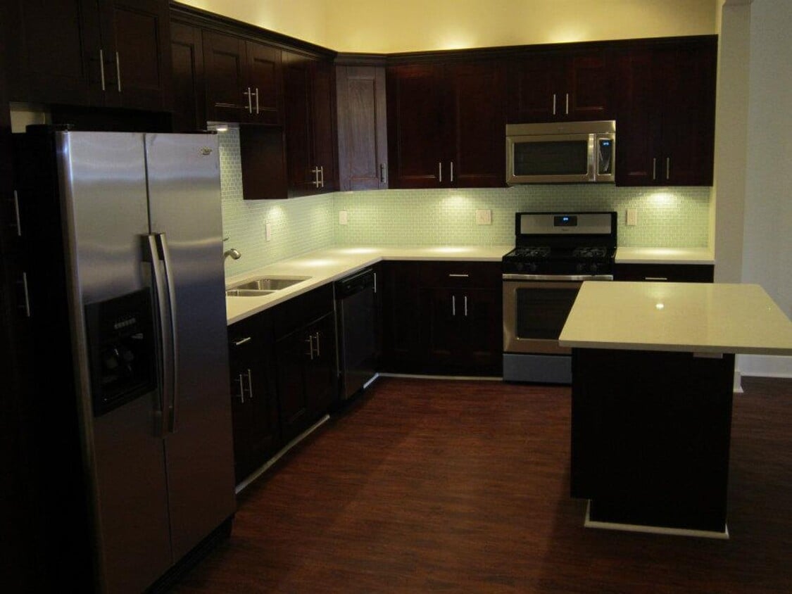 Cozy Rental - South Side Flats - Huge Luxury South Side Home w/ Stainless K...