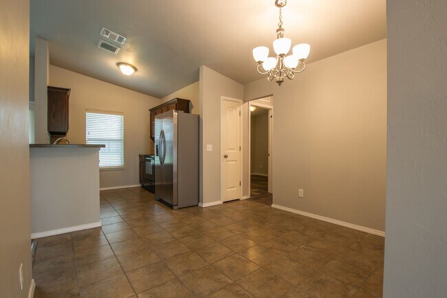 Foto del edificio - Beautiful 3 Bed 2 Bath Home in Moore School District!
