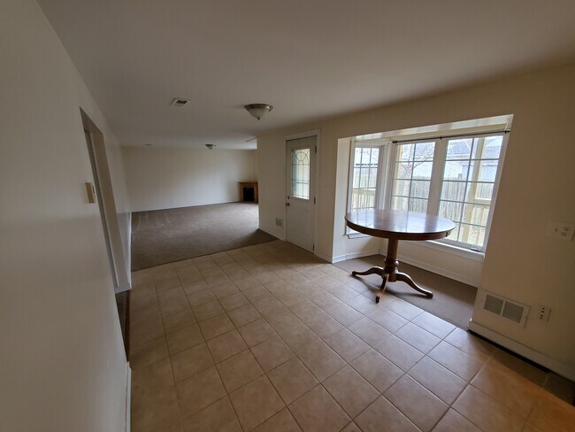 Building Photo - 1048 Lower Demunds Rd