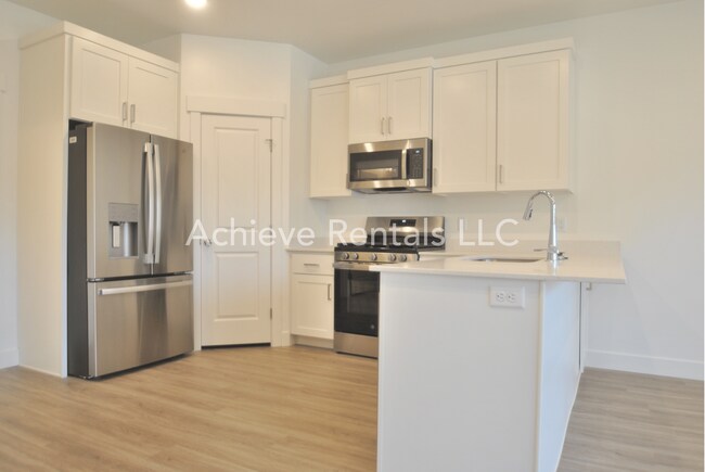 Foto del edificio - Beautiful 3 Bed Townhome in Nibley with pool!
