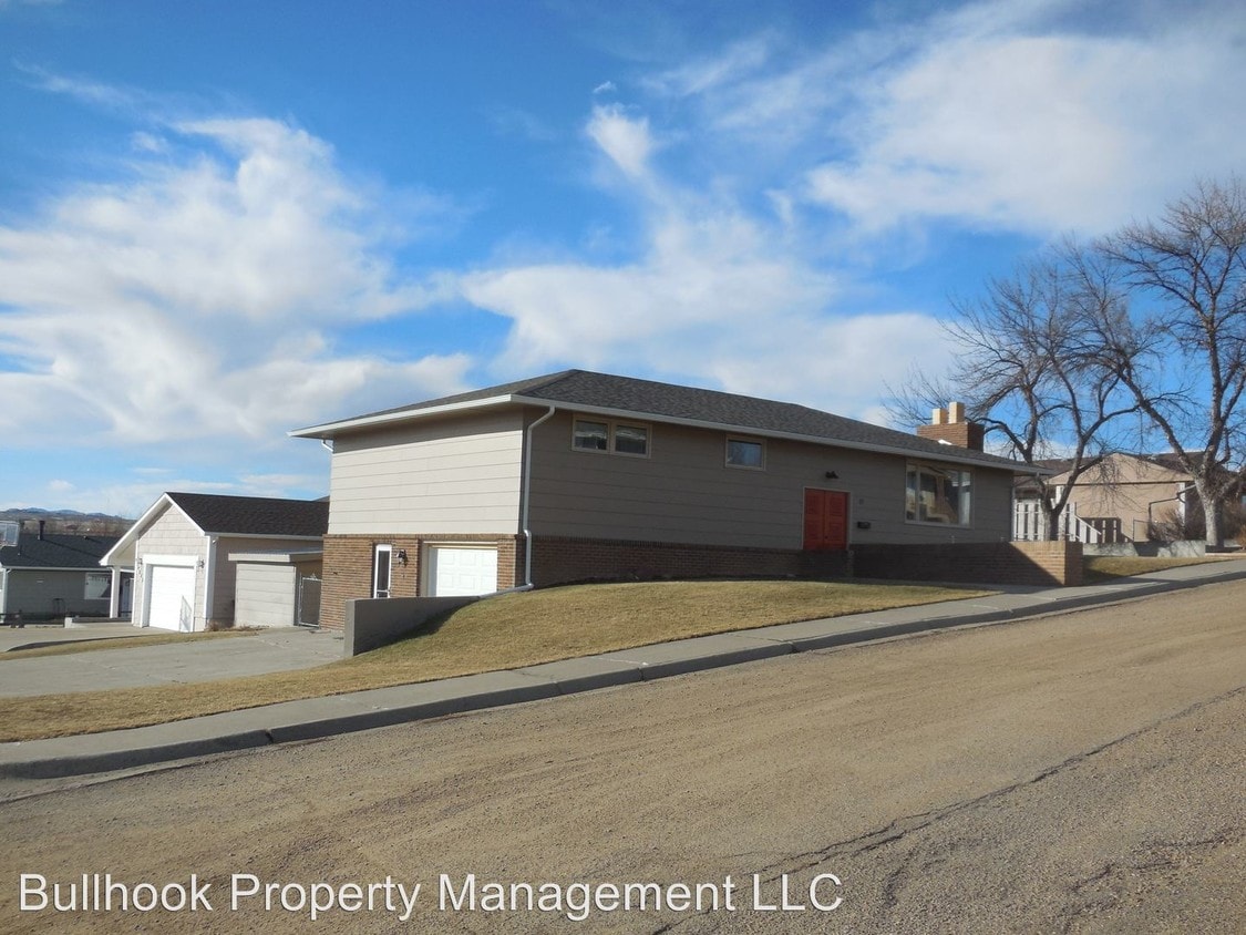 Primary Photo - 11 Cypress Dr