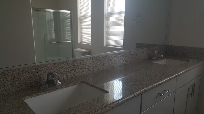 Foto del edificio - 1566 Tilman Ln