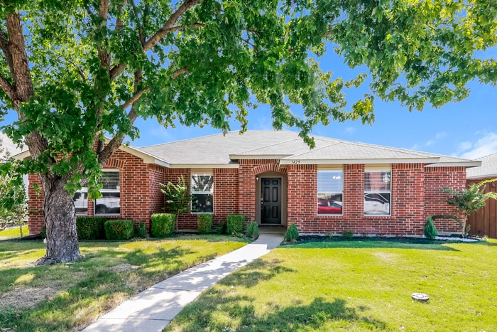 Foto principal - 1429 Hickory Creek Ln