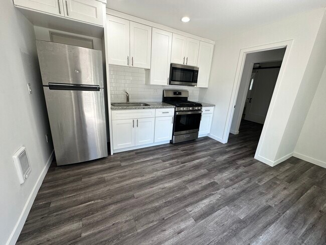 Foto del edificio - 4477 Hilltop Dr