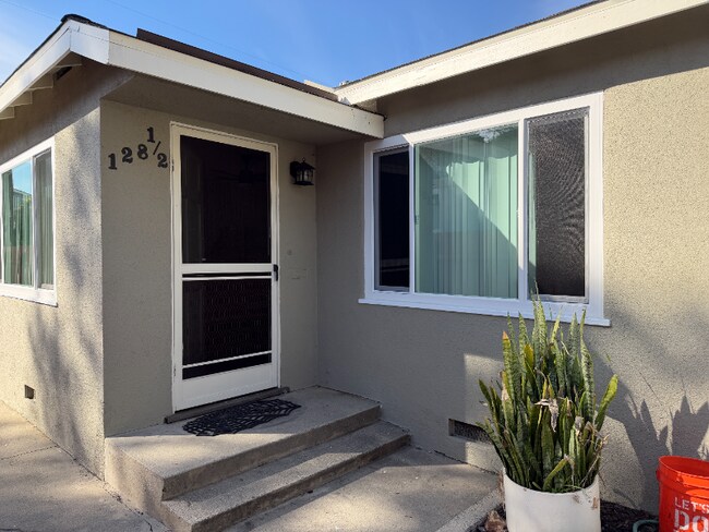 Foto del edificio - 128 W Rosslynn Ave