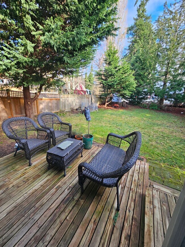 Foto del edificio - Charming 3 Bedroom, 2 Bathroom House near Fairhaven!! Check out our virtual Tour!