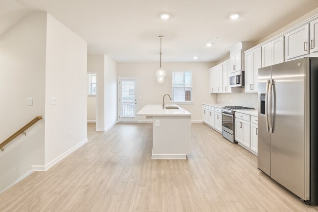 Foto del edificio - Luxury 3-Story Townhome for Lease