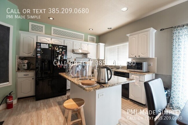 Foto del edificio - MOVE IN SPECIAL! Spacious 5BR Home in Grea...