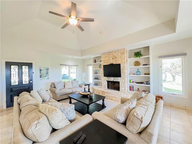 Foto del edificio - 1707 Clubhouse Hill Dr