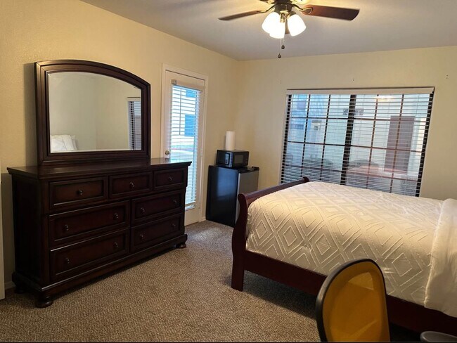Foto del edificio - 5665 W Galveston St