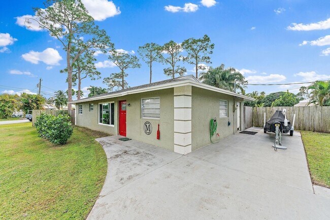 Foto del edificio - 5854 SE Orange Blossom Trail
