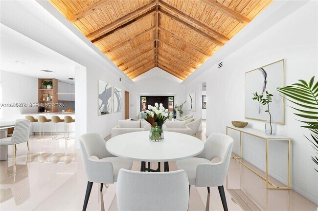 Foto del edificio - 120 NE 49th St