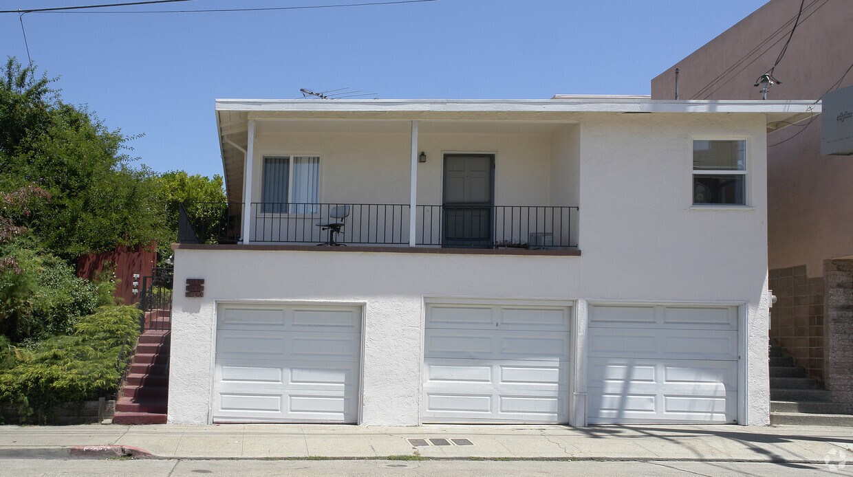 Primary Photo - 3034-3038 Macarthur Blvd
