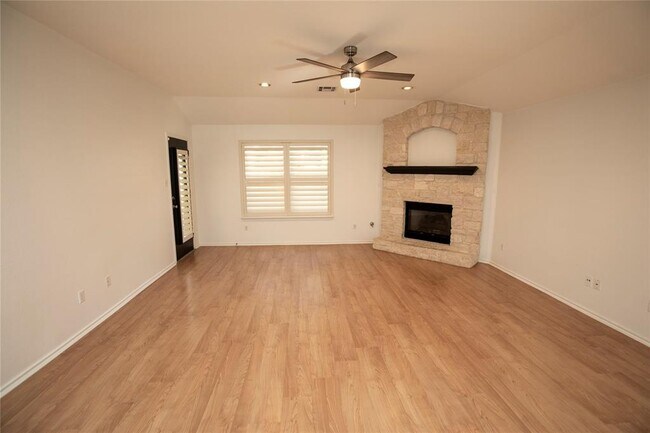 Foto del edificio - 7104 Gentle Oak Dr