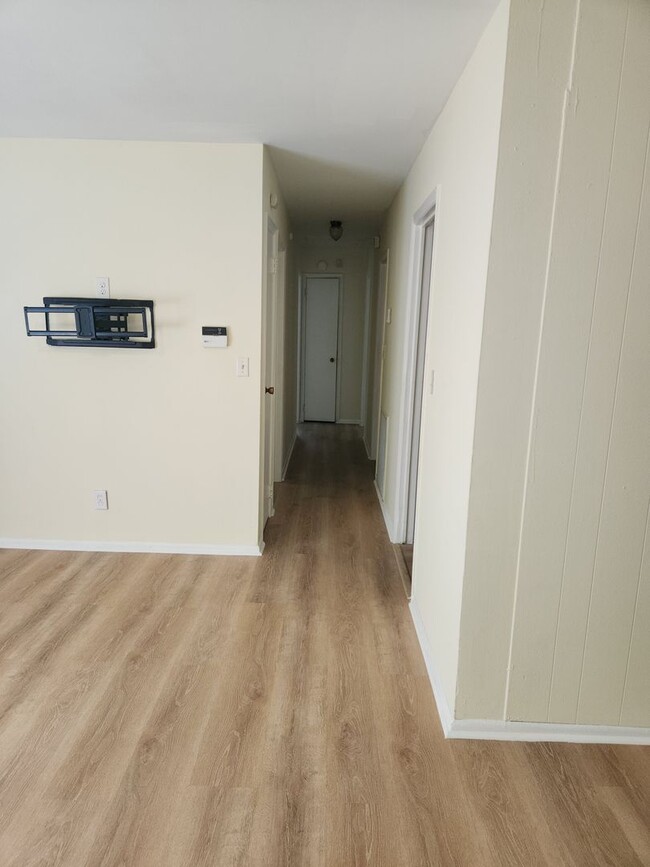 Building Photo - Cute 3 Bedoom Home