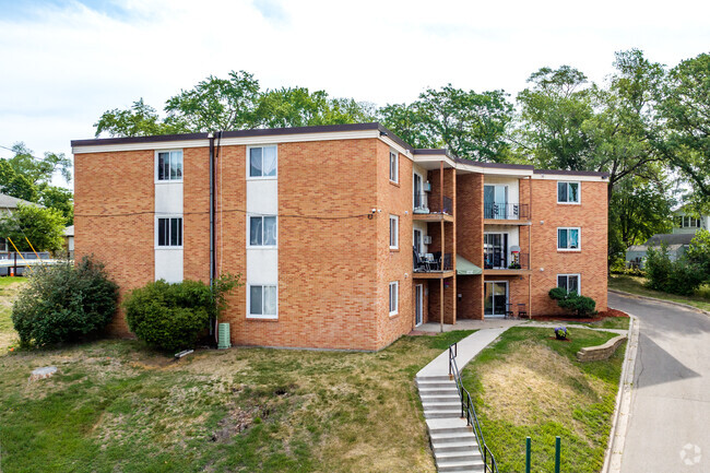 Foto del edificio - 3737 Hubbard Ave. N- Windsor Court