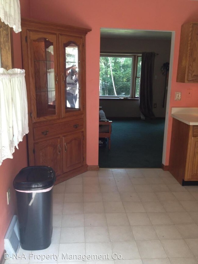 Building Photo - 423 Shady Oaks Dr W