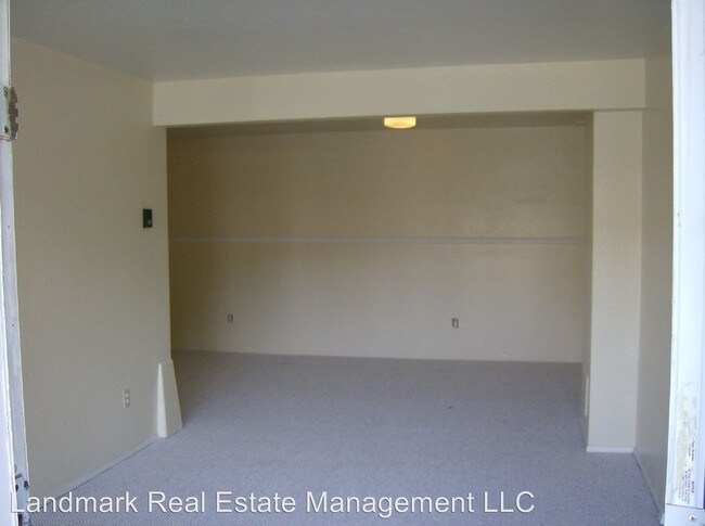 Building Photo - 1301-1307 Lakeway Dr
