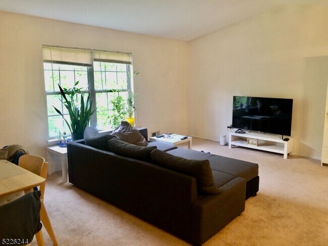 Foto del edificio - 2706 Packer Ct