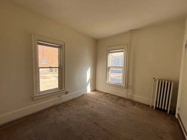 Building Photo - 406 W Mifflin St