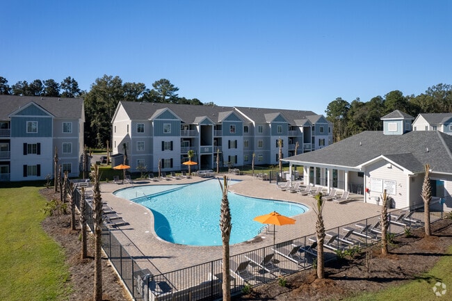 Pool - Everett at Port Wentworth