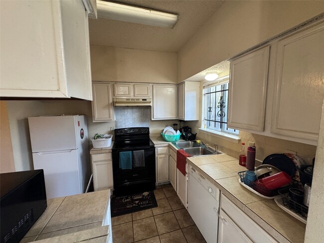 Building Photo - 12300 Brookglade Cir
