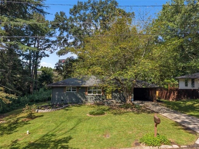 Building Photo - 610 Oriole Dr SE