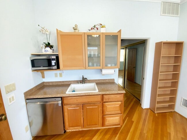 Building Photo - 1bd/1ba Apartment with San Diego Bay Views