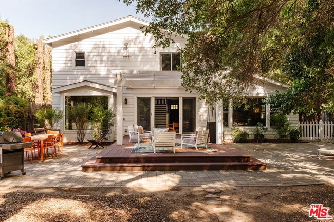 Building Photo - 1514 Willow Dr