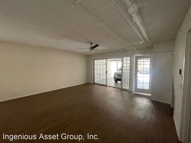 Building Photo - 3 br, 3 bath House - 15033 Sherman Way. #E