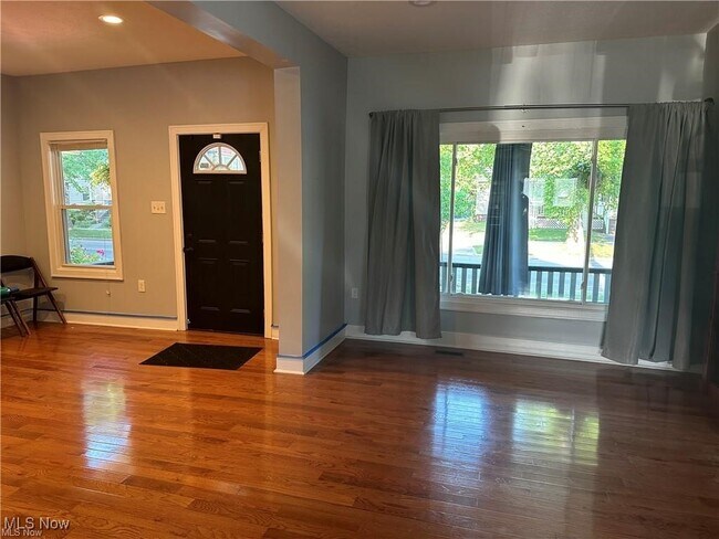 Foto del edificio - 3284 Scranton Rd