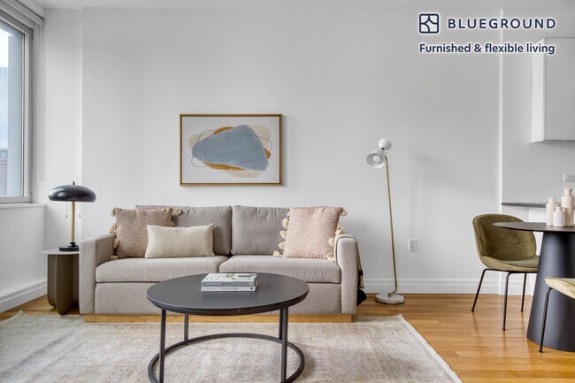 Building Photo - 550 W 54th St