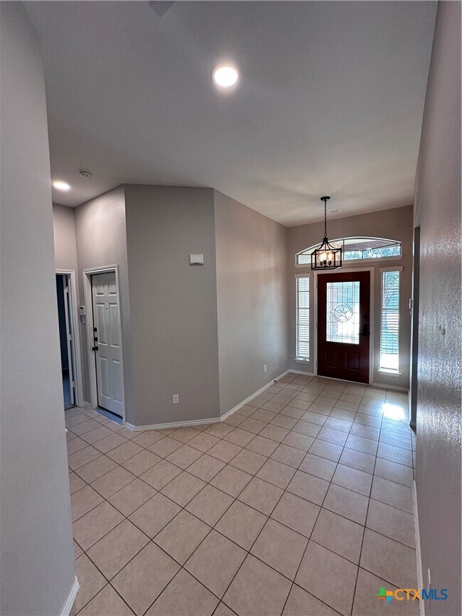 Foto del edificio - 6902 Golden Oak Ln