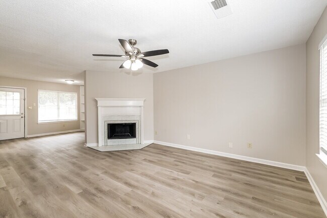 Building Photo - 5885 Waverly Dr
