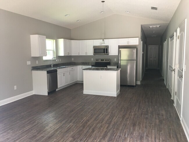Foto del edificio - 3/2 House For Rent in Northside Jax!