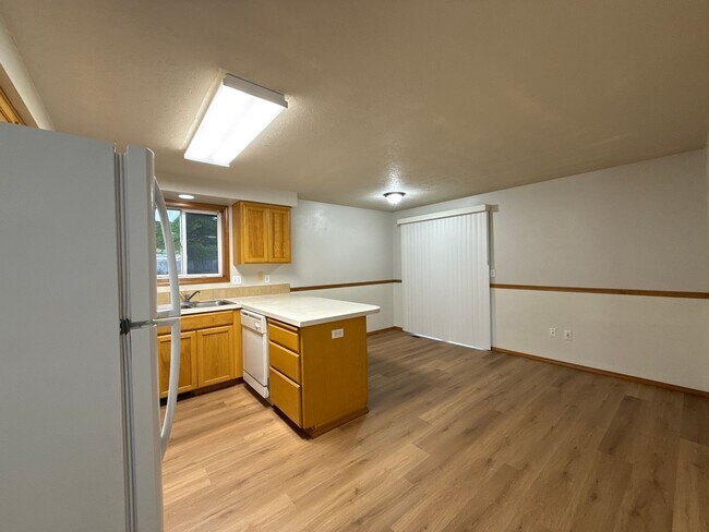 Foto del edificio - 3 Bedroom / 1.5 Bath Home with Garage and ...