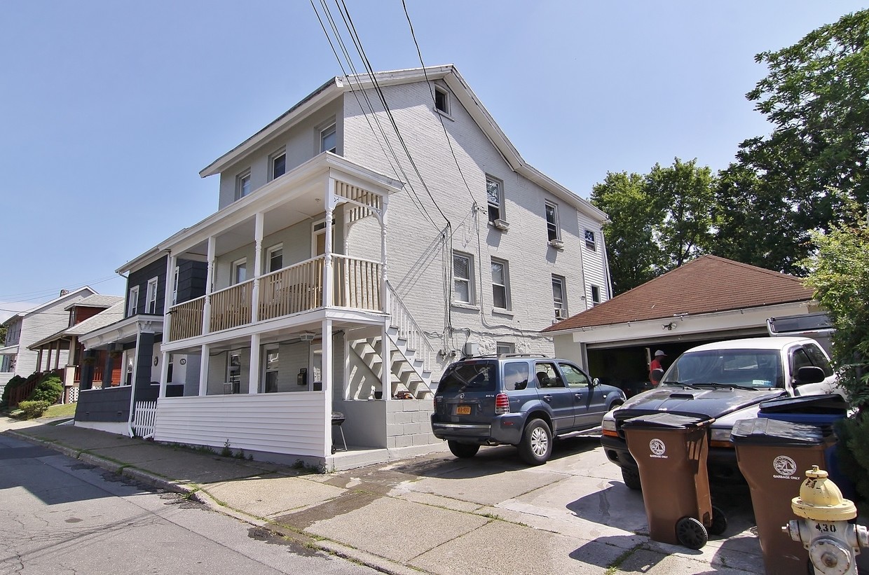 Primary Photo - 50 Hanratty St