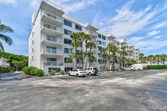 Foto del edificio - 170 N Ocean Blvd