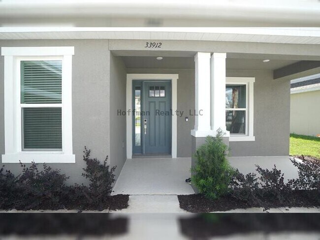 Foto del edificio - Stunning 5-Bedroom Lakeview Home in River ...