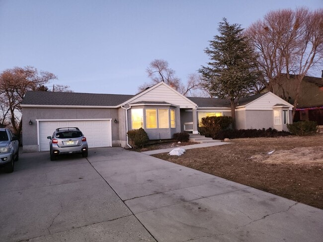 Building Photo - Spacious 5 Bd 2.5 Bath Home in Millcreek