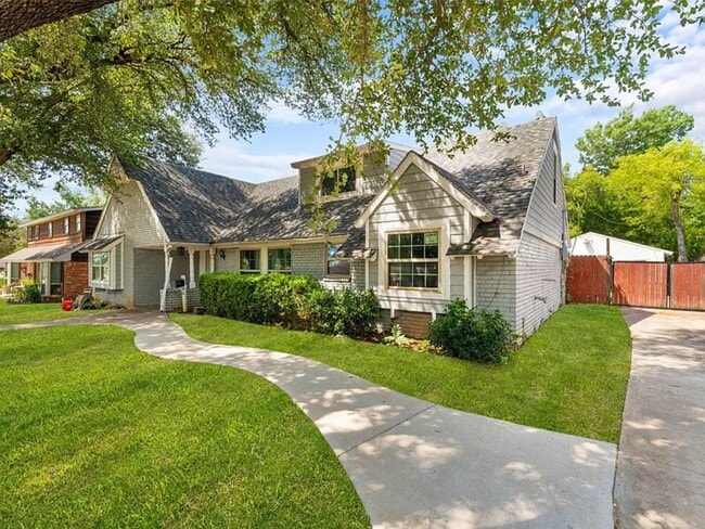 Foto del edificio - 2405 Summit Dr