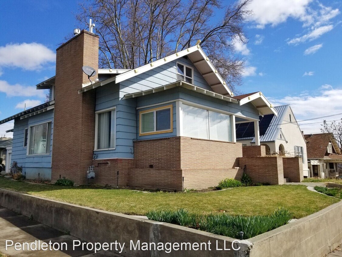 5 br, 2.5 bath House 1015 NW Ellis Ave House Rental in Pendleton