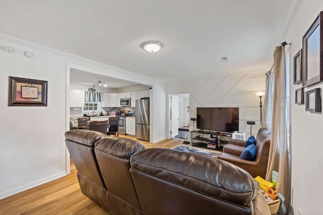 Foto del edificio - Now Showing for August 6th Move-In