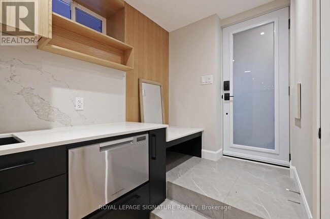 Building Photo - 28 Garnock Ave