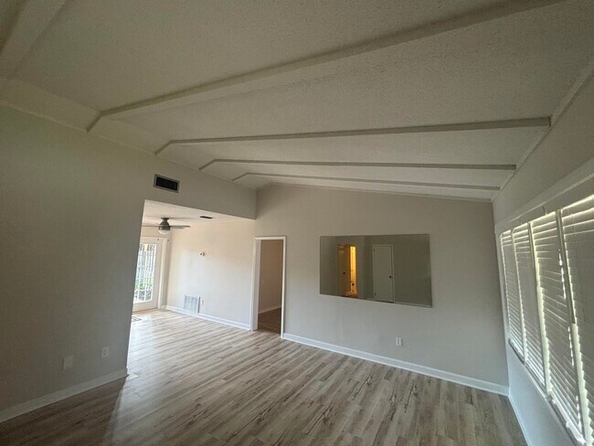 Foto del edificio - 143 Edwards Cir