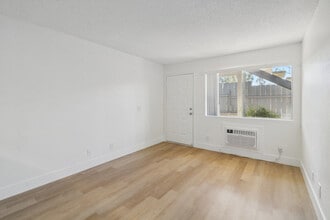 Building Photo - Terre at Oak