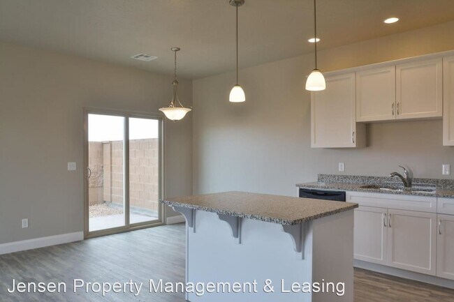 Building Photo - 3 br, 2.5 bath House - 2557 Bella Vista Drive