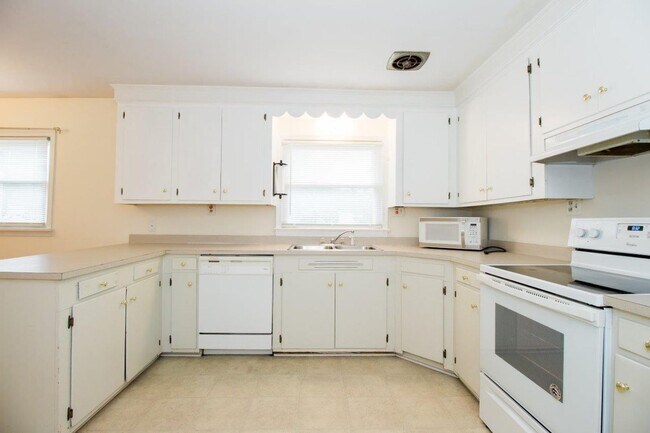 Building Photo - 3 bedroom apartment for rent