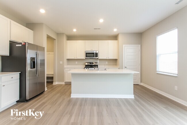 Building Photo - 2404 S Carlota Drive