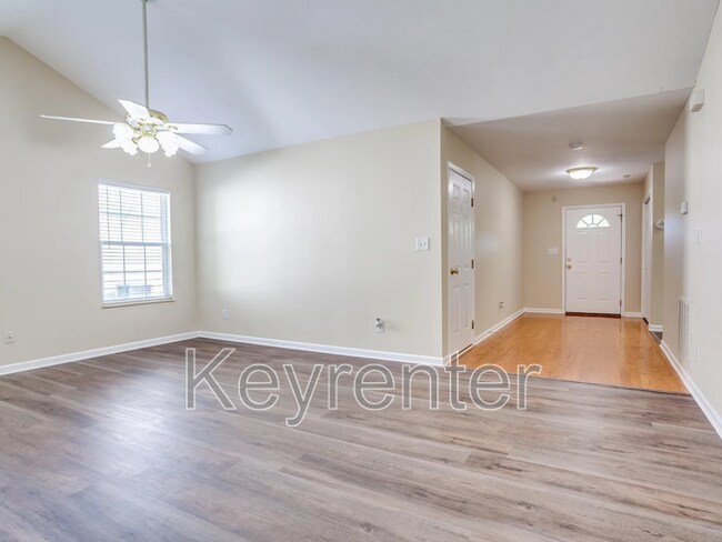 Foto del edificio - 947 Spring Park Rd